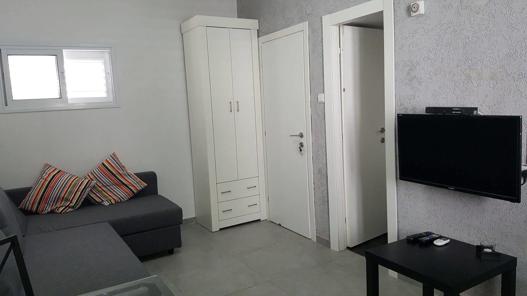 Studio Masaryk Apartment Бат-Ям Экстерьер фото