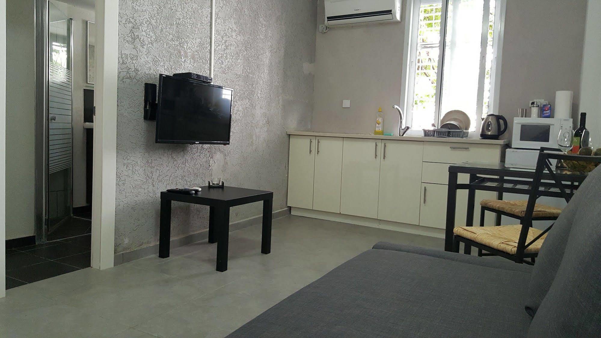 Studio Masaryk Apartment Бат-Ям Экстерьер фото